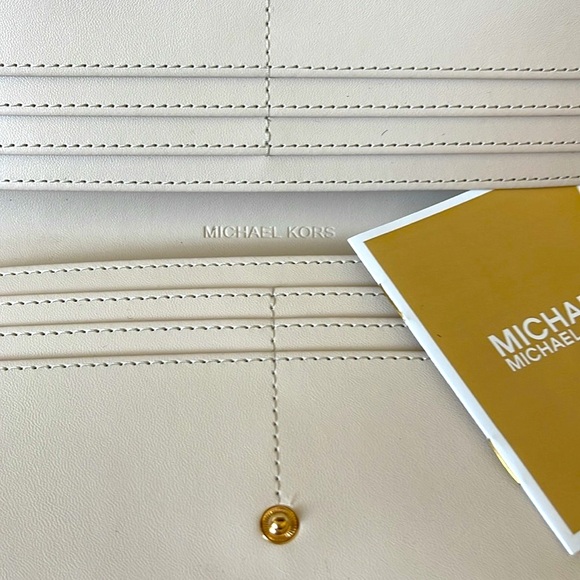 Michael Kors, Reed, Bifold Pebbled Leather Snap Wallet with Gold Accent, NEW - Picture 8 of 11